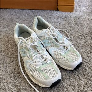 New Balance Women's White and Light Green Sneakers